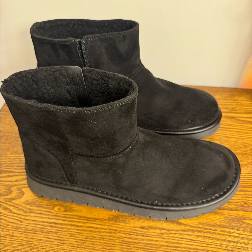 Universal Thread May Boots in size 9